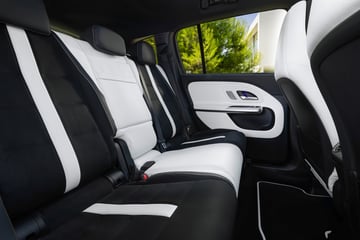 Der neue elektrische Mercedes-Benz GLB. 

The all-new electric Mercedes-Benz GLB ...