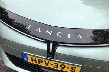 Review – Lancia Ypsilon Electric (2025) ...