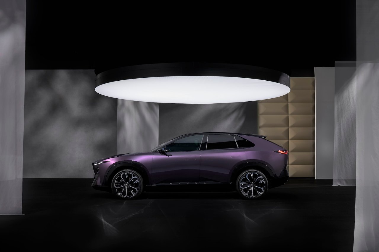 Zijkant Mazda CX-6e