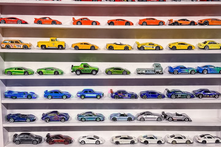 Op deze autobeurs staan misschien wel 100.000 auto’s ...