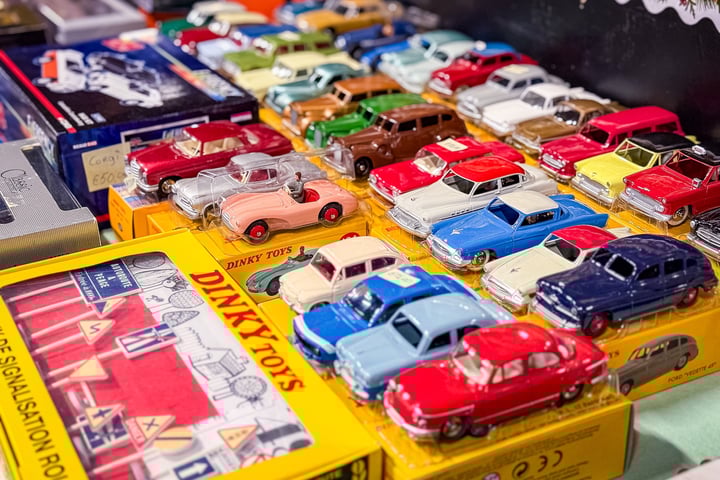 Op deze autobeurs staan misschien wel 100.000 auto’s ...