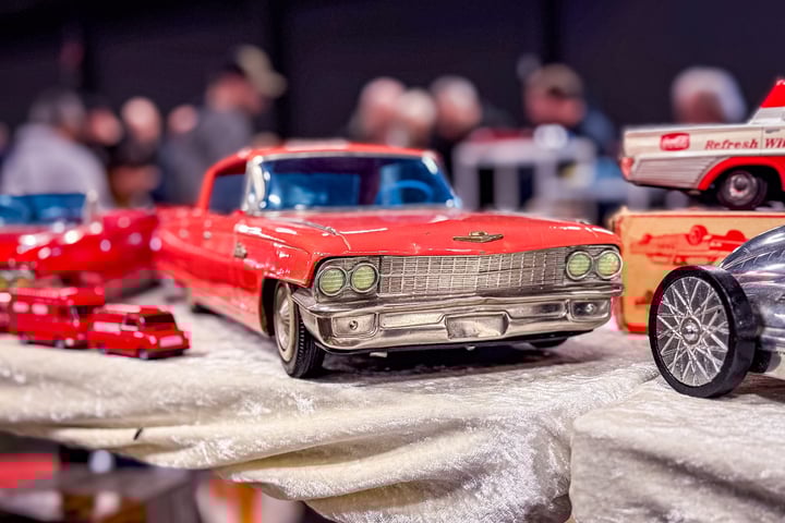 Op deze autobeurs staan misschien wel 100.000 auto’s ...