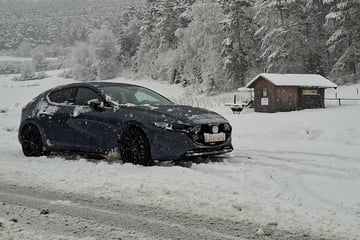 Review – Mazda 3 2.0 e-SkyActiv X 186 Nagisa (2026) ...