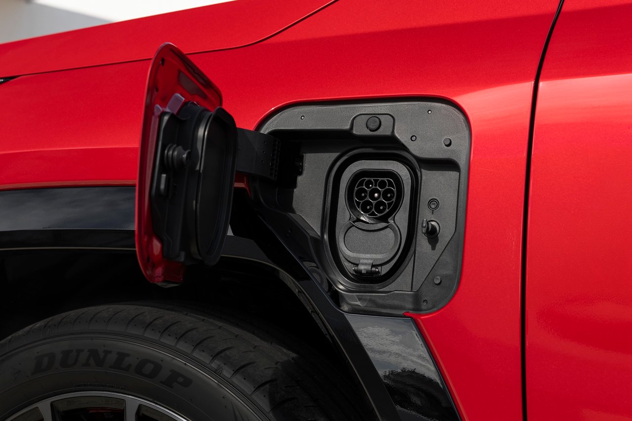 De nieuwe RAV4 kan DC-snelladen met 50 kW
