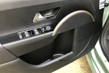 Review – Lancia Ypsilon Electric (2025) ...