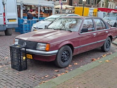 Gespot: een Opel Rekord 2.0 S uit 1981 ...