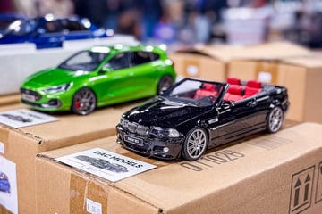 Op deze autobeurs staan misschien wel 100.000 auto’s ...