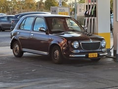 Gespot: een Nissan Verita ...