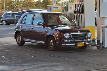 Gespot: een Nissan Verita ...