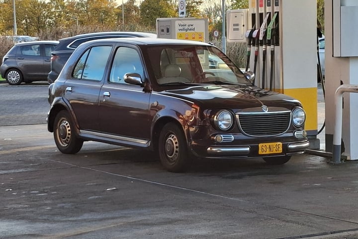 Gespot: een Nissan Verita ...