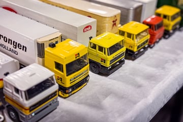 Op deze autobeurs staan misschien wel 100.000 auto’s ...