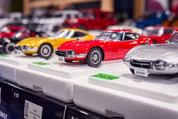 Op deze autobeurs staan misschien wel 100.000 auto’s ...