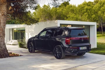 De nieuwe Mercedes-Benz GLB in MANUFAKTUR cosmos black magno