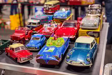 Op deze autobeurs staan misschien wel 100.000 auto’s ...