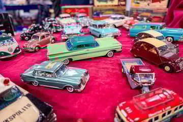 Op deze autobeurs staan misschien wel 100.000 auto’s ...