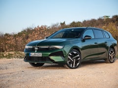 Review: Opel Astra Electric Sports Tourer – stille kracht achter het voetb ...