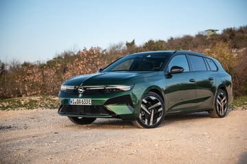 Review: Opel Astra Electric Sports Tourer – stille kracht achter het voetb ...