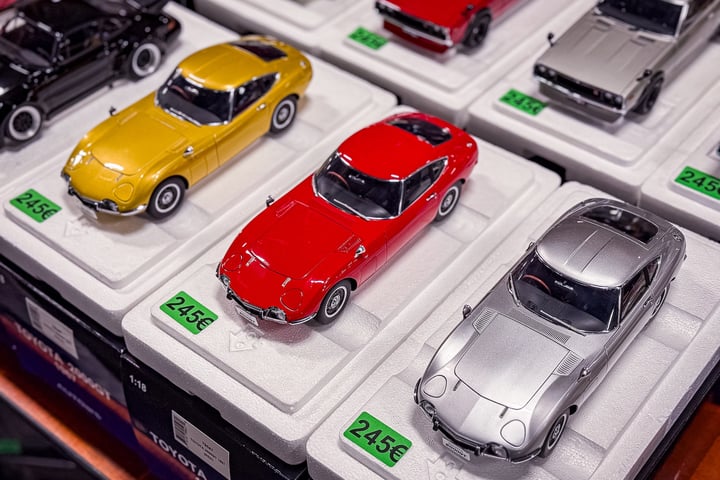 Op deze autobeurs staan misschien wel 100.000 auto’s ...