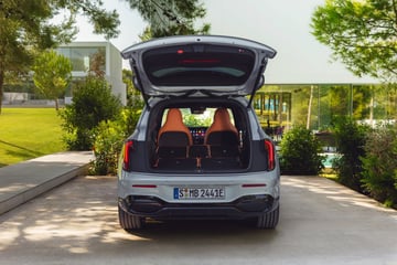 Der neue elektrische Mercedes-Benz GLB. Das Polster Beech Brown ist derzeit nich ...