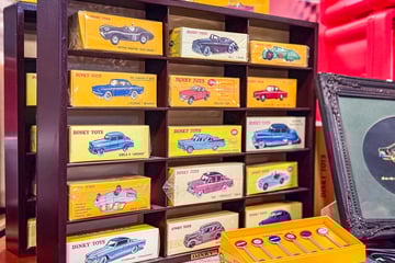 Op deze autobeurs staan misschien wel 100.000 auto’s ...