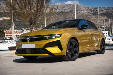 Review – Is de Opel Astra plug-in hybride dé tussenweg? ...