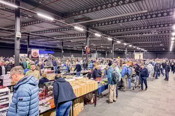 Op deze autobeurs staan misschien wel 100.000 auto’s ...