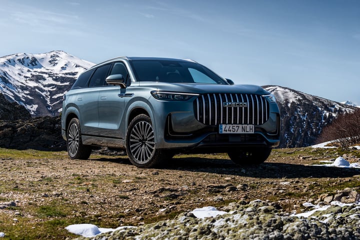 Nieuwe Jaecoo 8: met zeven personen achter de tralies ...