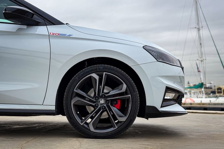 Het onderstel is met 15 mm verlaagd