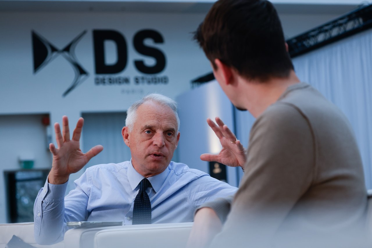 AutoRAI.nl-journalist Bart Oostvogels in gesprek met Xavier Peugeot, CEO van DS Automobiles