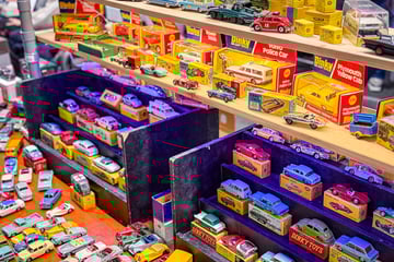 Op deze autobeurs staan misschien wel 100.000 auto’s ...