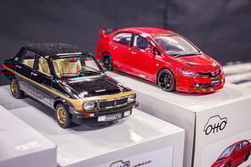 Op deze autobeurs staan misschien wel 100.000 auto’s ...