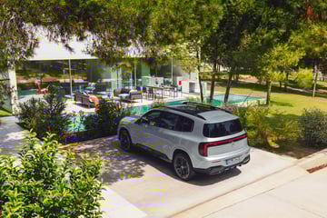 Der neue elektrische Mercedes-Benz GLB. Hightechsilber. 

The all-new electric M ...