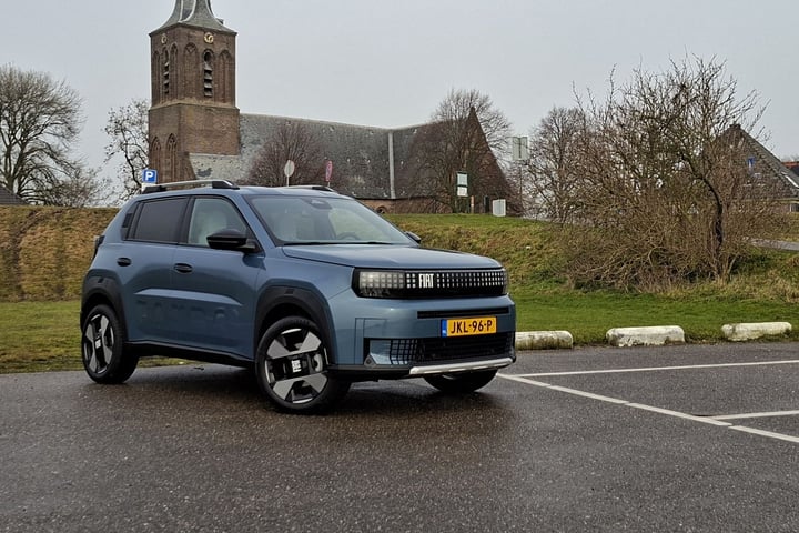 Review – Lach je met de Fiat Grande Panda Hybrid (2026) nog steeds iedereen ui ...