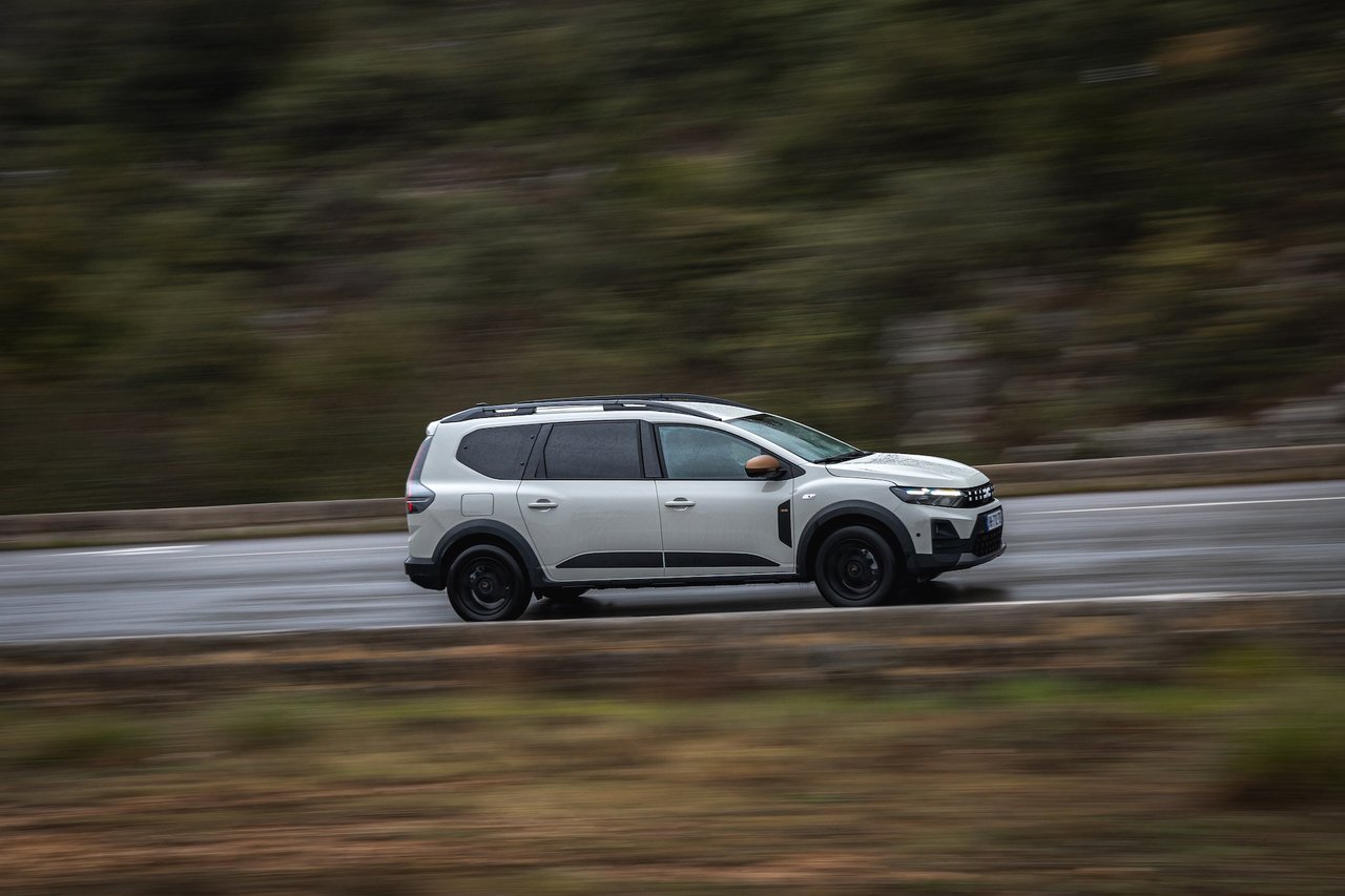 Dacia Jogger Hybrid 155 (2026)