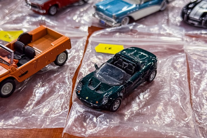 Op deze autobeurs staan misschien wel 100.000 auto’s ...