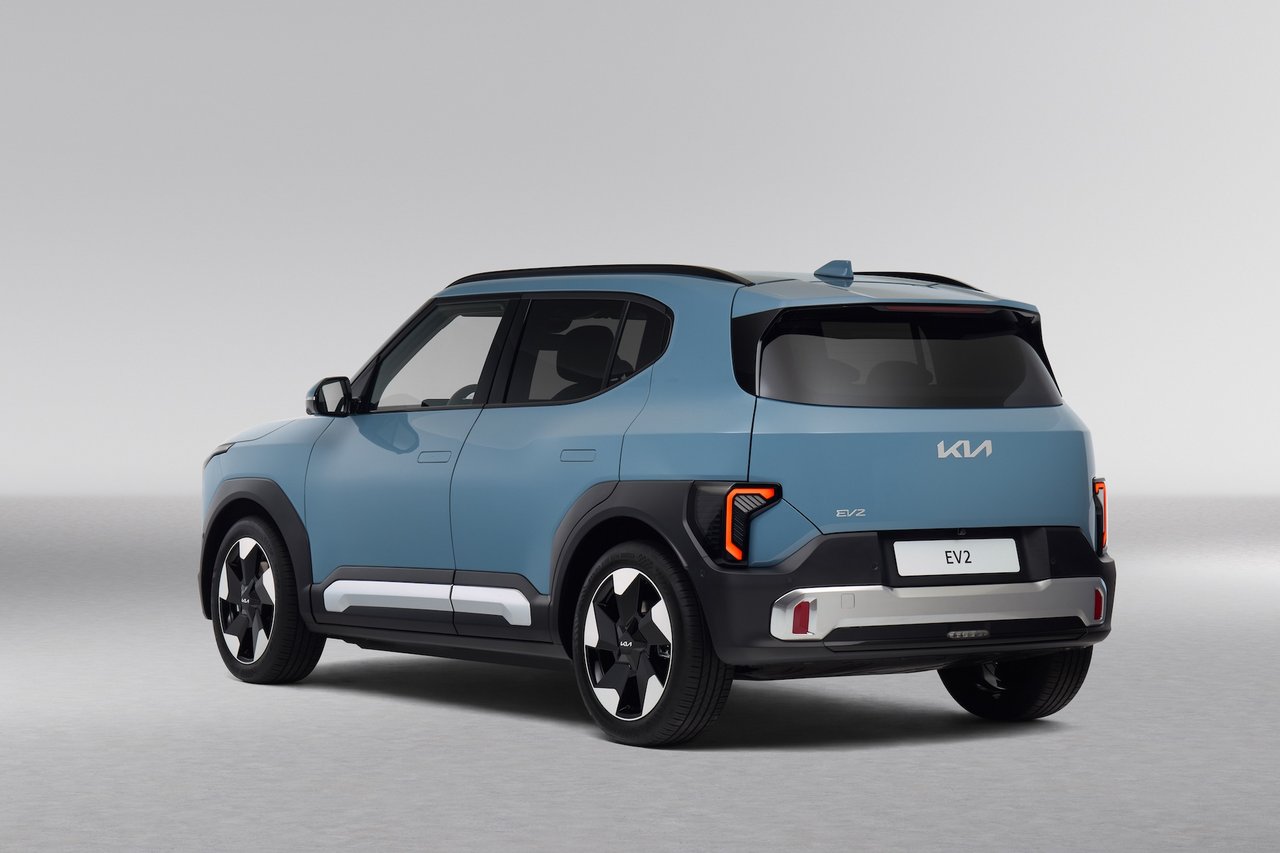 Achterkant Kia EV2 Frost Blue BaseLine