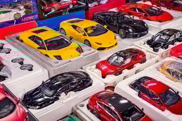 Op deze autobeurs staan misschien wel 100.000 auto’s ...