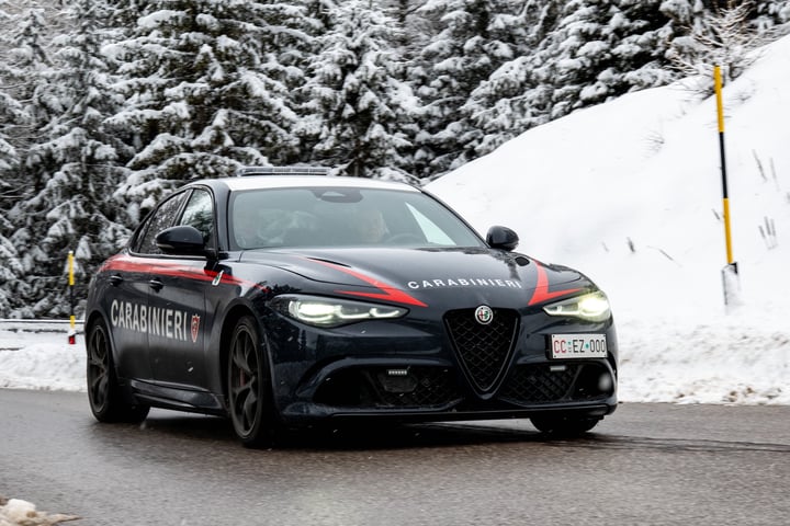 Alfa Romeo viert jubileum in samenwerking met… politie ...
