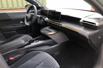 Review – Lancia Ypsilon Electric (2025) ...