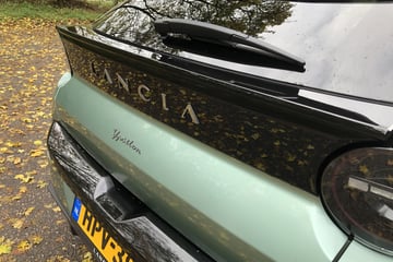 Review – Lancia Ypsilon Electric (2025) ...