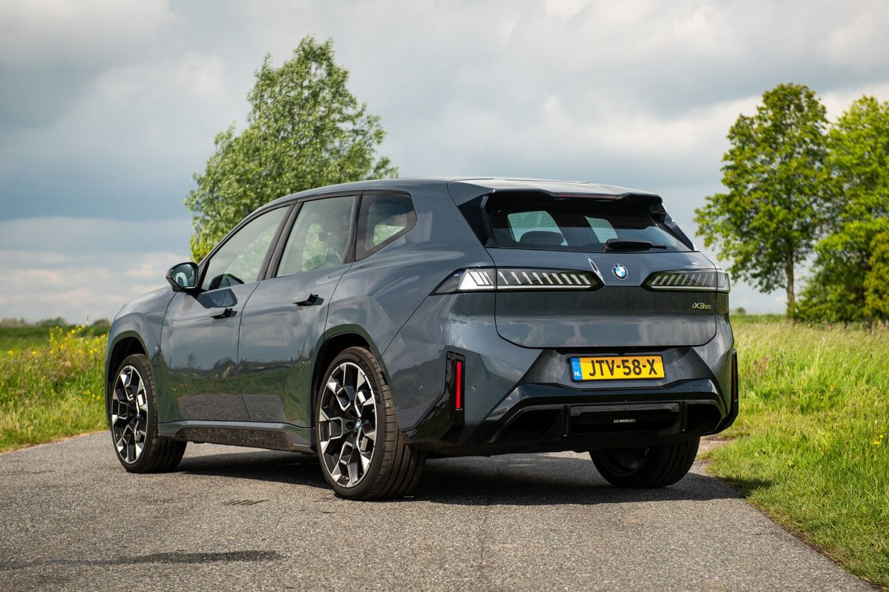 BMW iX3