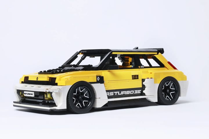 Renault 5 Turbo 3E van LEGO