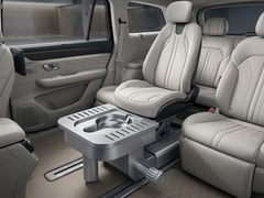 Poepen of plassen in de auto? Chinese autofabrikant patenteert toilet in auto! ...