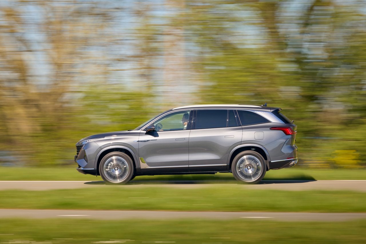 Rijden in de MG S9 PHEV 2026 is een aangename ervaring.