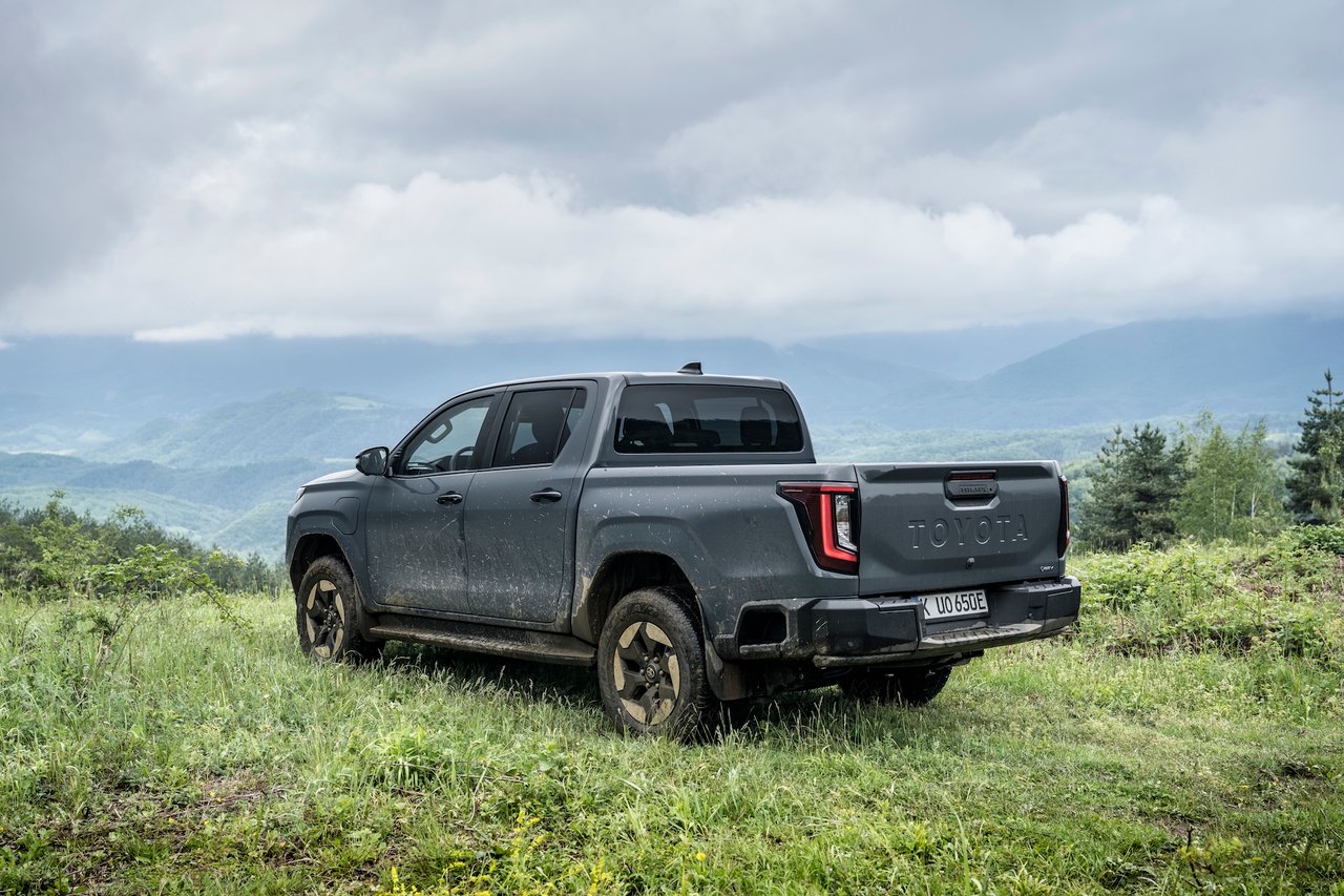 Toyota Hilux Electric 2026