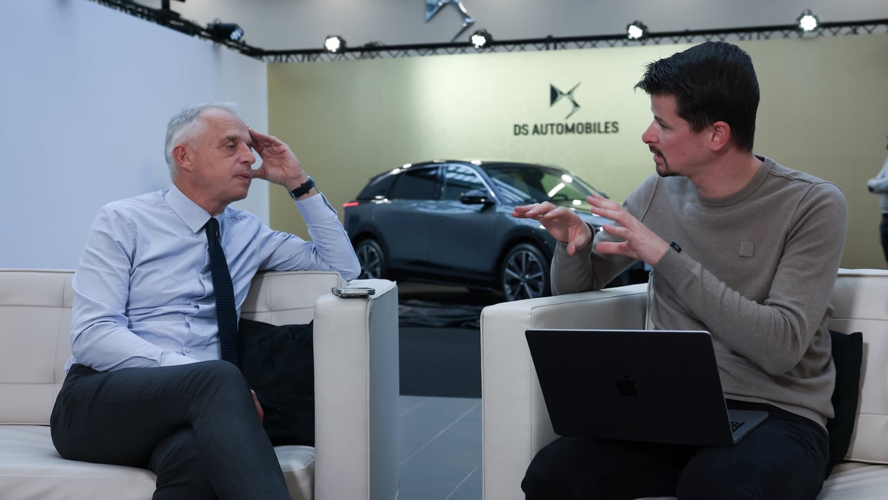 AutoRAI.nl-journalist Bart Oostvogels in gesprek met Xavier Peugeot, CEO van DS Automobiles