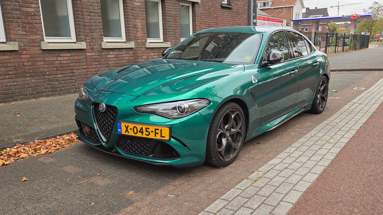 Gespot: een Alfa Romeo Giulia Quadrifoglio ...