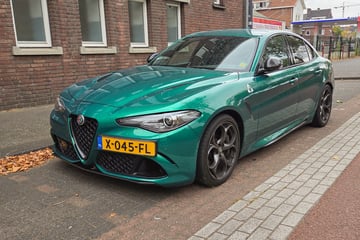 Gespot: een Alfa Romeo Giulia Quadrifoglio ...