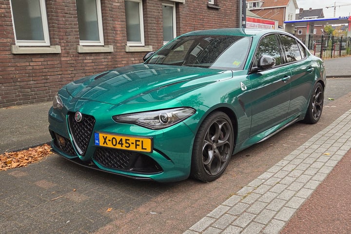 Gespot: een Alfa Romeo Giulia Quadrifoglio ...