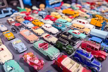 Op deze autobeurs staan misschien wel 100.000 auto’s ...